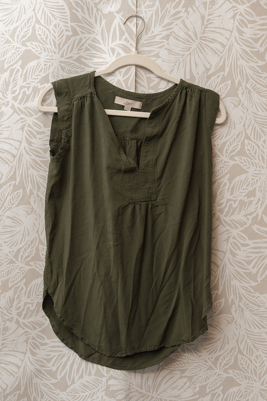 Size XS | Olive Sleeveless Top 🍁