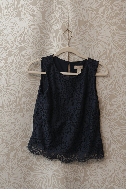 Size S | Navy Lace Sleeveless Top ❄️