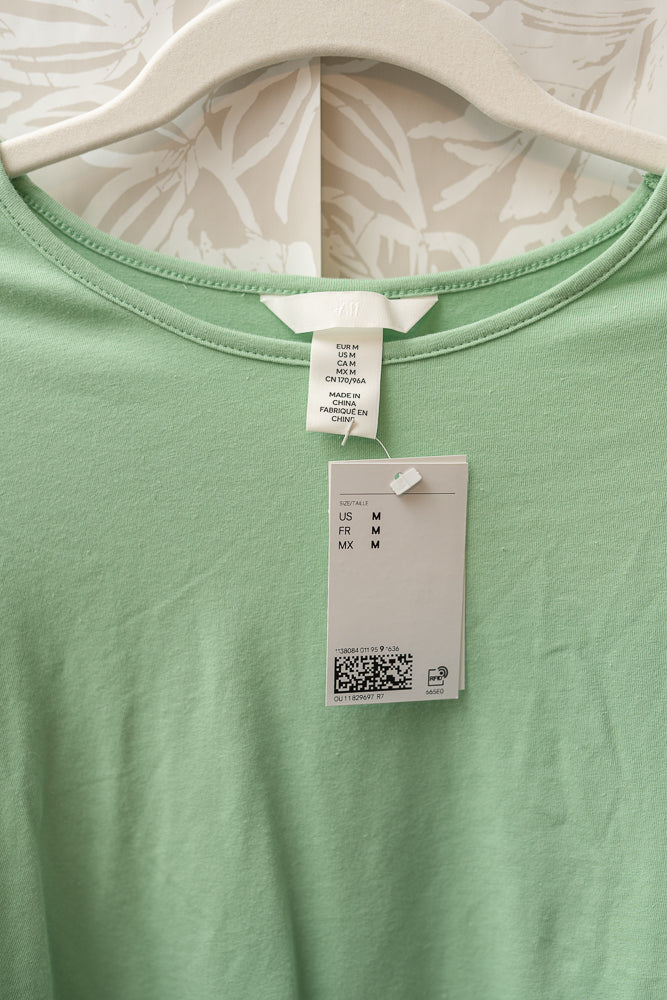 Size M | NWT Light Apple Jade Short Sleeve 🍁